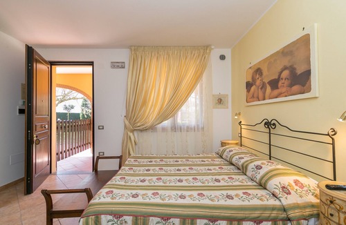 Campiglia Marittima House | Farmhouse "Il Girasole - Limone" with Shared Pool, Shared Garden & Wi-Fi