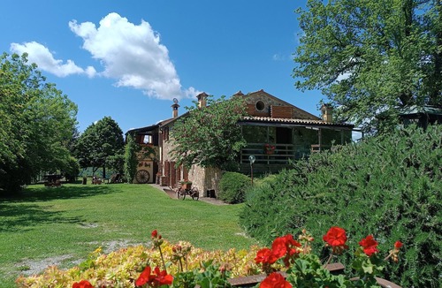 Urbino Apartment | Farmhouse in the hills. Dependance for 4/6 people. Panoramic view!