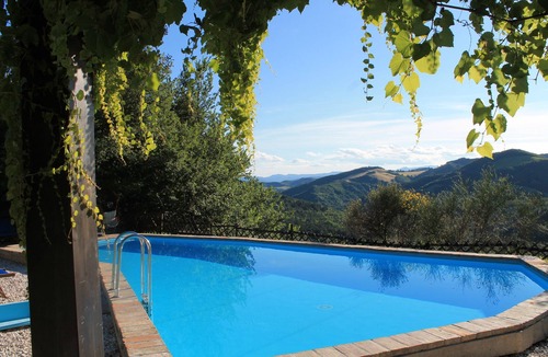 Urbino Apartment | Farmhouse in the hills. Dependance for 4/6 people. Panoramic view!
