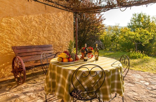 Cortona Villa | Farmhouse with private pool in a panoramic position on the border between Tuscany and Umbria. The fe