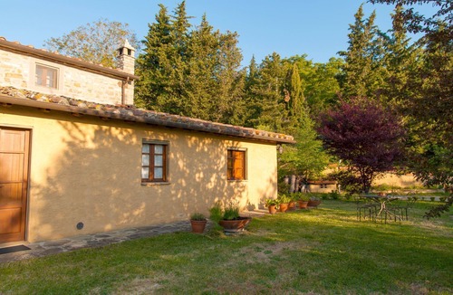 Cortona Villa | Farmhouse with private pool in a panoramic position on the border between Tuscany and Umbria. The fe