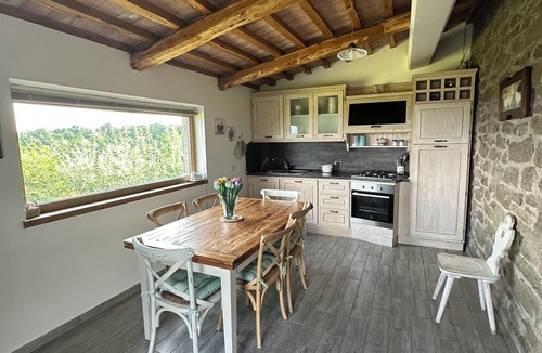 Gradoli Cottage | Farmhouse with private pool and Jacuzzi, with a splendid view of Lake Bolsena