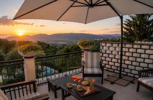 Castelnuovo Magra House | Fattoria Cristina Family Duplex with Pool, Panoramic Terrace & Farm Animals - Bilo Rosa