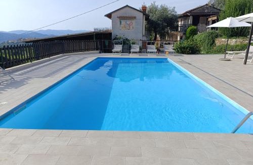 Castelnuovo Magra House | Fattoria Cristina Romantic Garden Studio with Pool & Farm Animals in Tuscany - Fenice