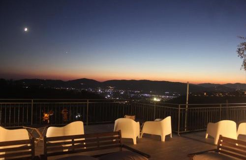 Castelnuovo Magra House | Fattoria Cristina Romantic Garden Studio with Pool & Farm Animals in Tuscany - Fenice