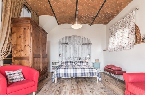 San Giovanni Valdarno Villa | Fienile da Primo - stunning Tuscan villa with private swimming pool