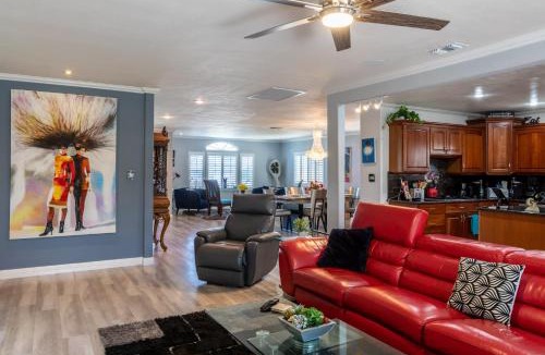 Ladera Heights Villa | FIFA PRIME-Pvt Luxe Home! King Bed, Jacuzzi, Fire Pit, BBQ! Beautiful!