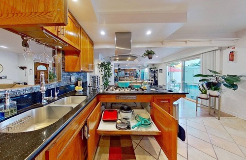 Harbor Gateway North House | FIFA Stay Pool Home Easy SoFi Shuttle Access