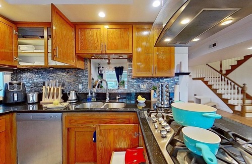 Harbor Gateway North House | FIFA Stay Pool Home Easy SoFi Shuttle Access