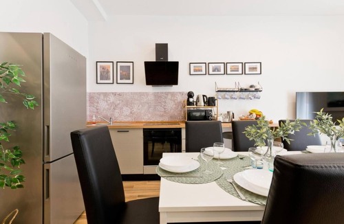 Pineta Apartment | Finely renovated apartment near the sea, city center and university