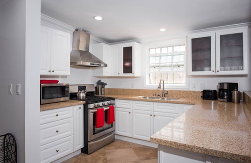 Lawndale House | Fire Pit Retreat w/Games 4 Beds Near LAX & Beach