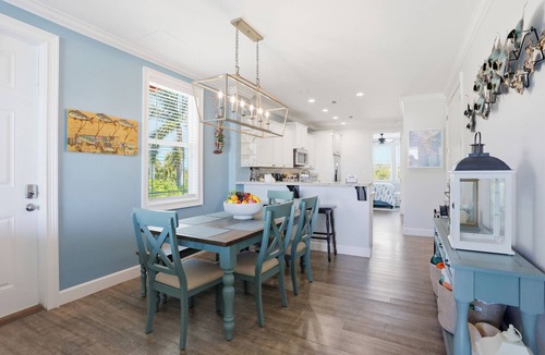 Marathon Villa | Fisherman's Retreat 3 Kings & Bunkbed 34' dock, pool, tiki, bikes, paddle boards