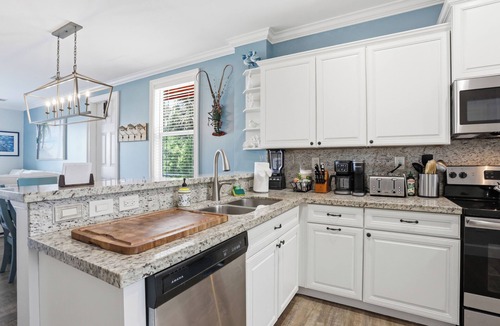 Marathon Villa | Fisherman's Retreat 3 Kings & Bunkbed 34' dock, pool, tiki, bikes, paddle boards