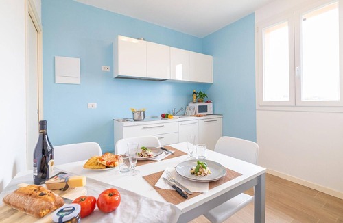 Borghetto Santo Spirito Apartment | Flat with balcony