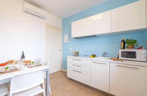 Borghetto Santo Spirito Apartment | Flat with balcony
