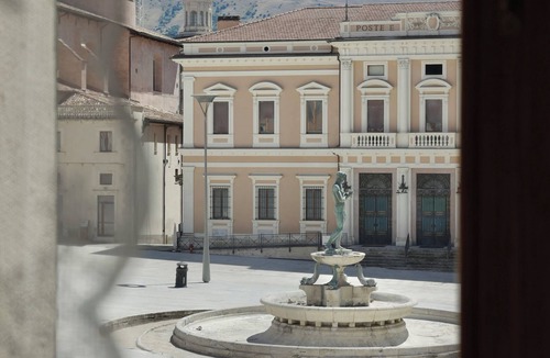 L'Aquila House | Foot of the Square