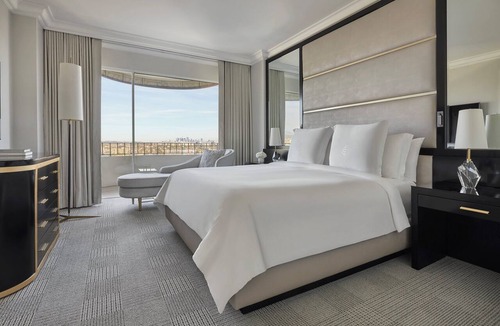 Beverly Grove Hotel | Four Seasons Los Angeles at Beverly Hills
