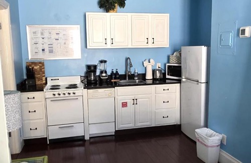 Downtown Apartment | Four Suites on Duval Street w parking and pool