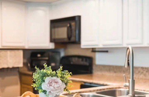 Pomona Condo | French Romantic Escape - Monthly Discount - Disneynn