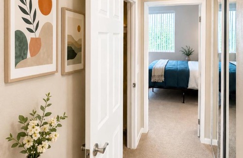 Marina del Rey Apartment | Fresh Apartment in marina with pool