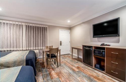 East Whittier Hotel | Friendly Hills Inn - Whittier, Los Angeles