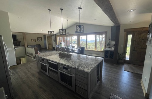 Richmond Hill Corridor House | Ft Figston Paradise with Pikes Peak View, Gourmet Kitchen & Trager
