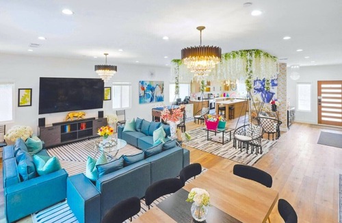 North Hollywood House | G. Luxe NoHo Family Home: 15m to Universal & Hollywood + Games + Parking