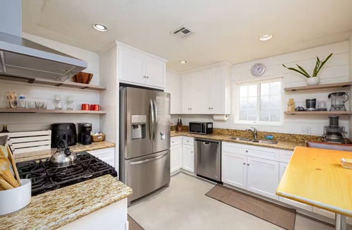 Little Armenia House | Gated 2BD - AC - Family Friendly