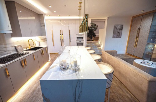 Hollywood Hills Villa | Glencoe -An Ultra Contemporary Home with Jaw-dropping City Views