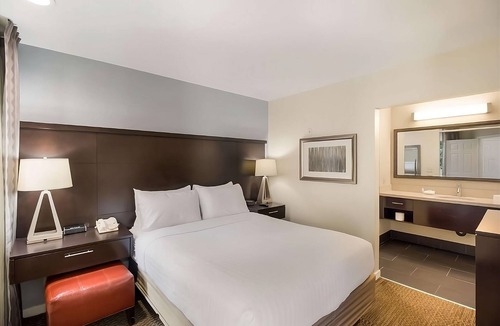 Torrance Resort | Go for a Splash on Torrance Beach! Full Kitchen, Free Breakfast, Pets Allowed!