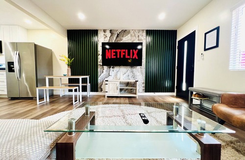 Downey Apartment | Golden Green Downey Abode ~ Poolside Suite