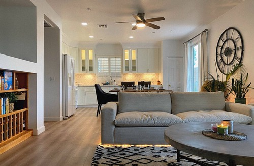 Fontana House | Golf course house with 2 master bedrooms
