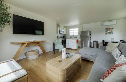 Downtown Riverside Cottage | Gorgeous 2 Bed Cottage in Dtwn Riverside