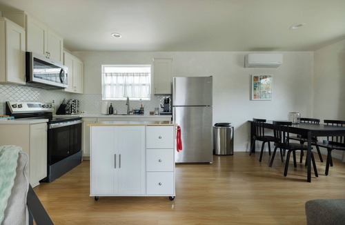 Downtown Riverside Cottage | Gorgeous 2 Bed Cottage in Dtwn Riverside