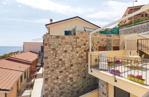 Cavi Apartment | Gorgeous apartment in santo stefano (im) with house sea view