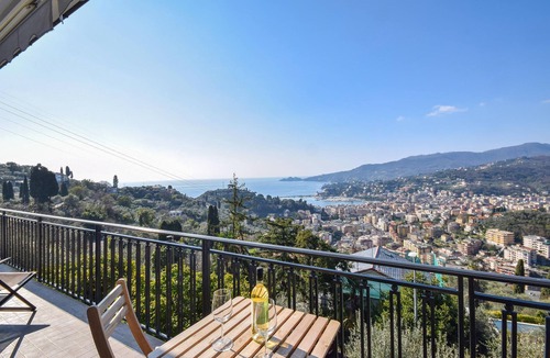 Rapallo House | Gorgeous home in Rapallo with house sea view