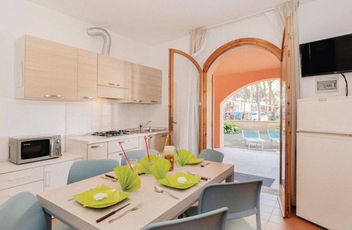 Lido di Spina House | Gorgeous home in Lido di Spina FE with swimming pool