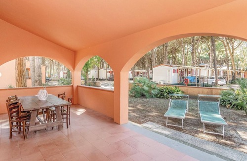 Lido di Spina House | Gorgeous home in Lido di Spina FE with swimming pool