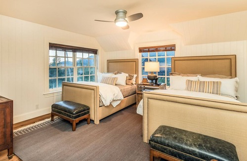 Mountain Village Villa | Gorgeous Mountain View Victoria Villa