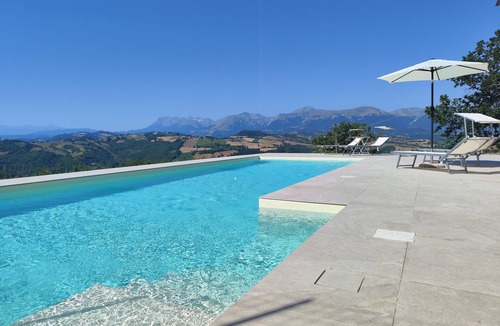 Penna San Giovanni House | GrazieSole Farmhouse whole house exclusively, facing the Sibillini Mountains