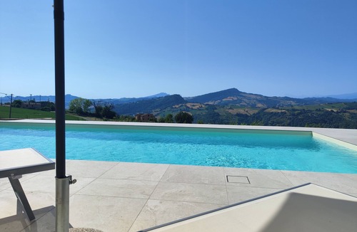 Penna San Giovanni House | GrazieSole Farmhouse whole house exclusively, facing the Sibillini Mountains