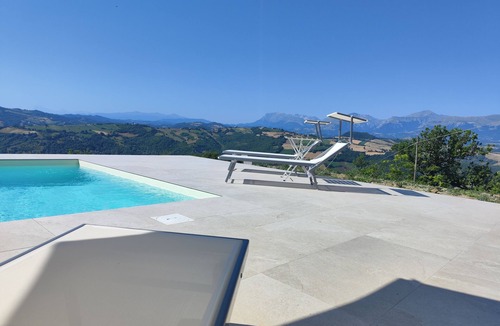 Penna San Giovanni House | GrazieSole Farmhouse whole house exclusively, facing the Sibillini Mountains