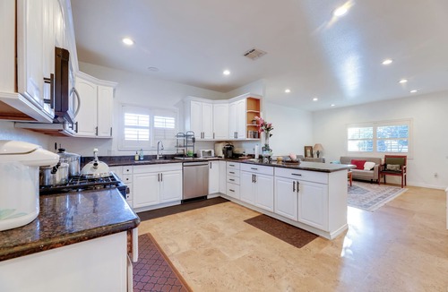 Bellflower House | Great Location & Free Extras! Bellflower Stay