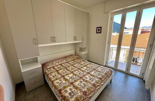 Finalborgo Apartment | Grecale - Elegante e Indipendente con Balcone