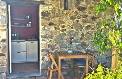 Brugnato House | Green Valley House: Bougainvillea