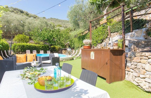 Costa dʼOneglia House | Group villa with private pool