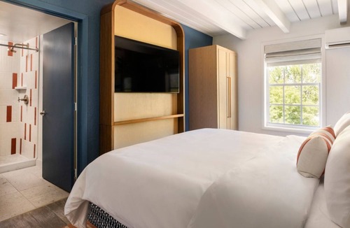Islamorada Hotel | Guest Room, 1 King: Resort w/Marina and 3 Outdoor Pool | Free Parking