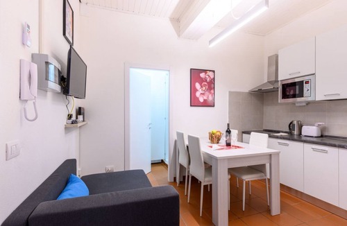 Oltretorrente Apartment | GuestHost - Apartment located on the first floor of a period building, with two floors in total, without lift.It comfortably accommodates 3 people in 45 m2 of space.We are located in the Oltretorrente district, a lively and picturesque area, a stone's th