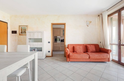 Bruzzano Apartment | GuestHost - Apartment with balcony 500m from North Park!
