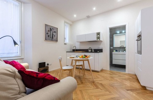 Historic Center Apartment | GuestHost - Bologna Piazza del Nettuno Apartment